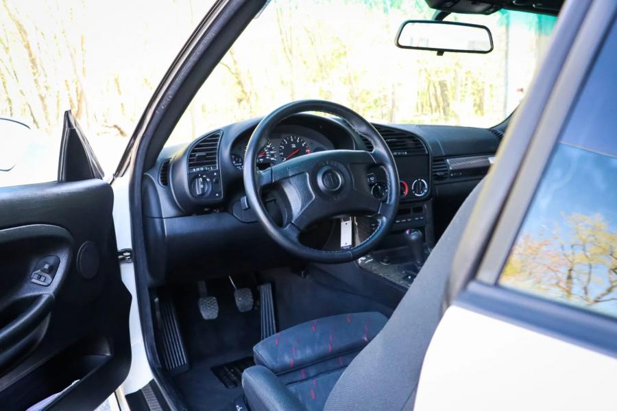 Интерьер BMW M3 Lightweight (E36) 1995 года  (US) (фото 42 из 58)